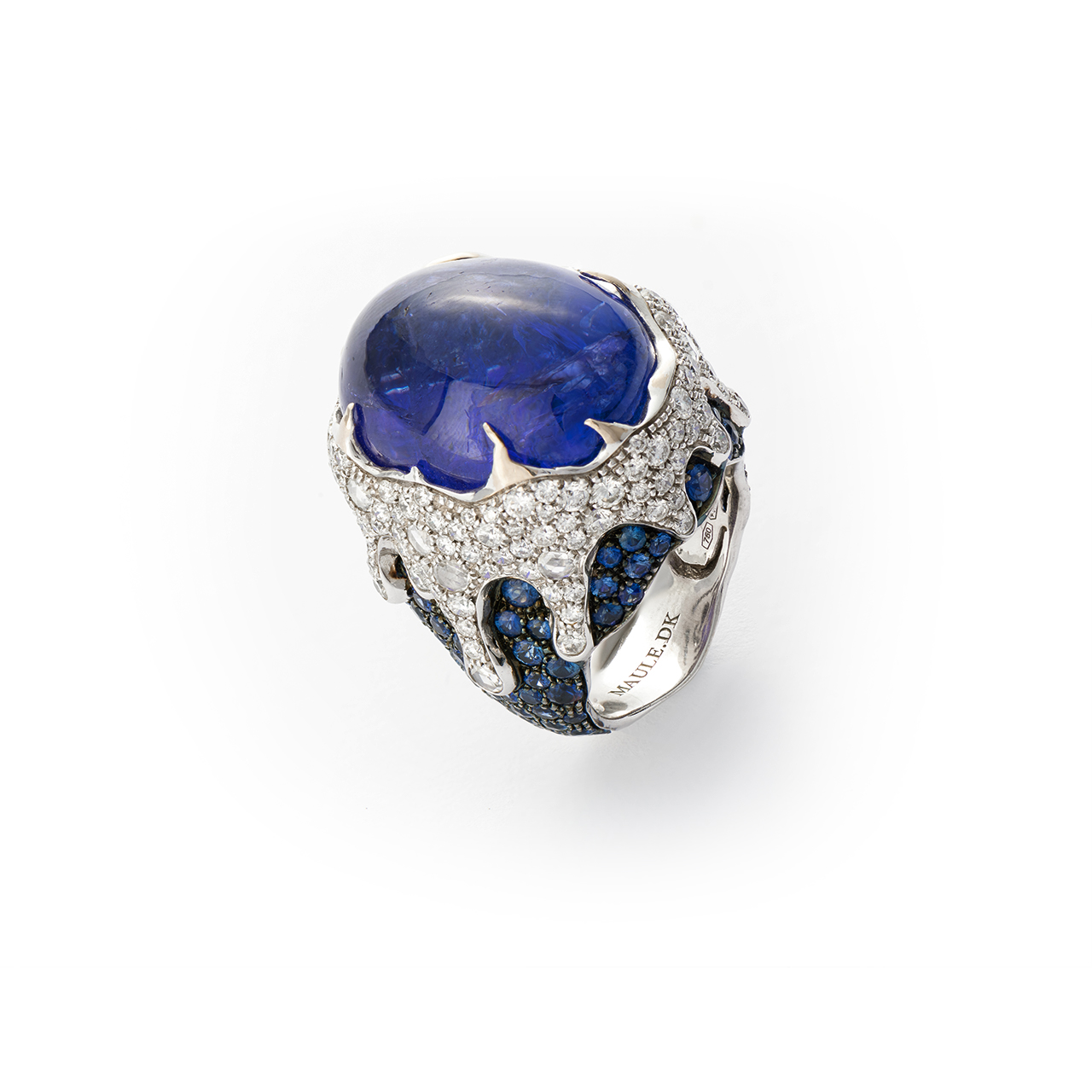 Davide Maule, Ring mit einem Tansanit Cabochon, Safiren und Brillanten