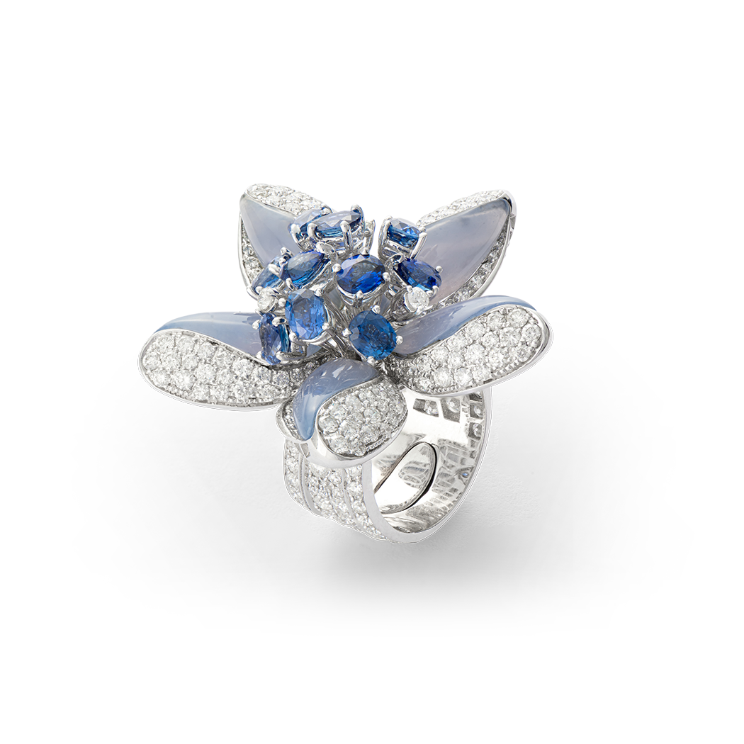 Ring mit Chalzedon, Safiren und Brillanten