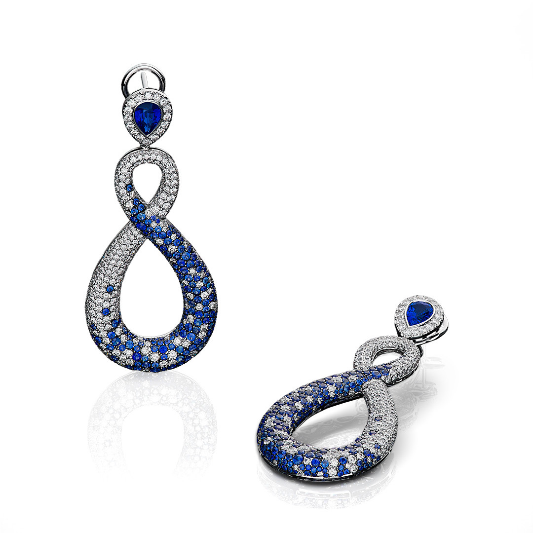 Bagheera Ohrhänger mit Diamanten und blauen Safiren
