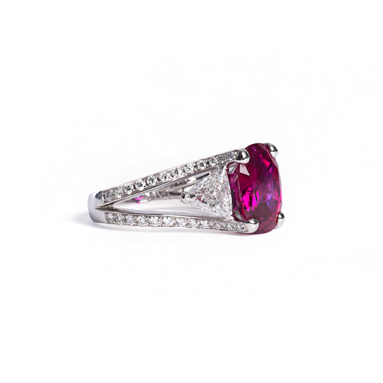Ruby DreamKundenanfertigung mit einem Burma Rubin unbehandelt und Diamanten